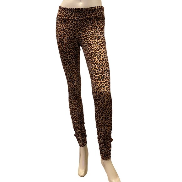 Kira Grace Leopard Leggings with FREE Seamless Knotted Midi Bra - both size: Med - Picture 2 of 13